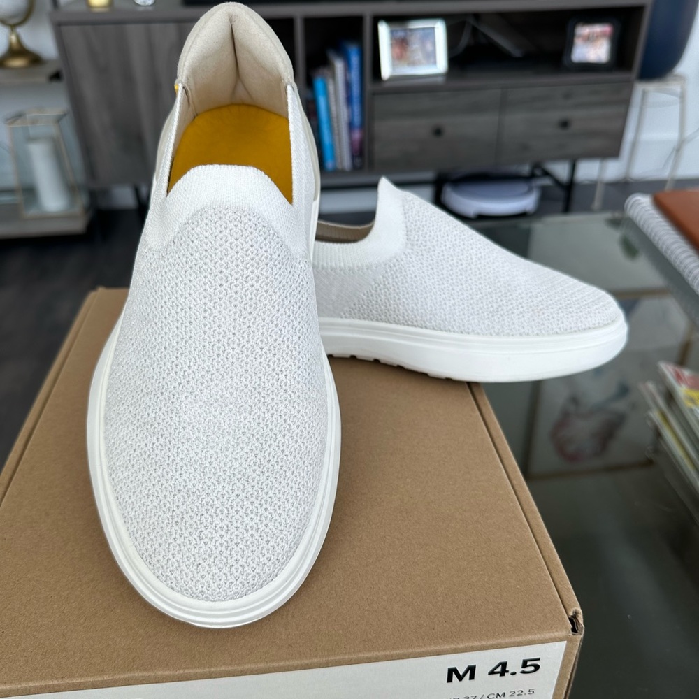 CASCA, never worn, brand new shoes! So comfortable!! 😍